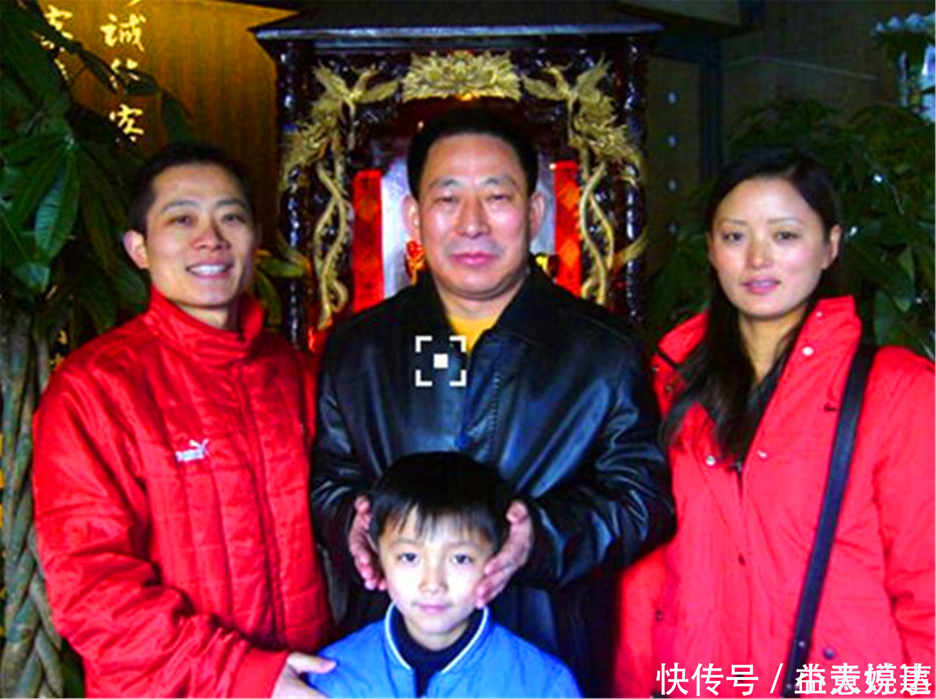 师生恋|他和女学生相爱,因生二胎而没了工作,二胎长大后赚千亿回报他