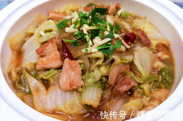 白菜炖豆腐，先炒白菜还是先炒豆腐大厨都不对，教你正确做法