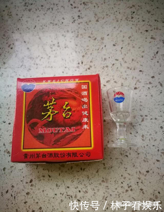  用来|茅台酒自带2个小酒杯，作用不是一般的大，如果只用来饮酒就错了