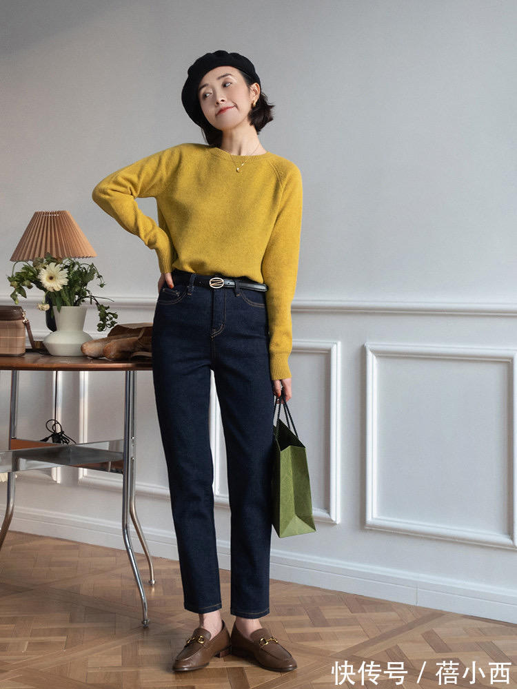 穿搭 穿小黑裤太土了!今冬流行“直筒牛仔裤”,搭配毛衣羽绒服真时髦