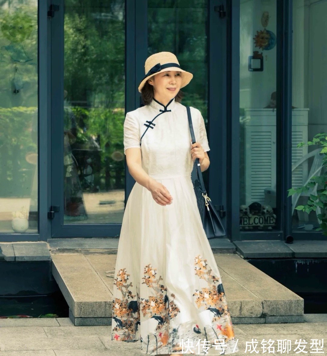 裤装|女人过了60岁别总穿裤装，显胖又不好搭配，裙装舒服时髦又显年轻