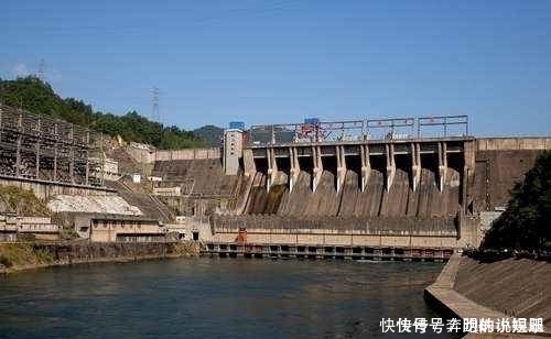 水电站下钓获一群“大嘴黑鱼”,老乡:新安江最好吃的鱼