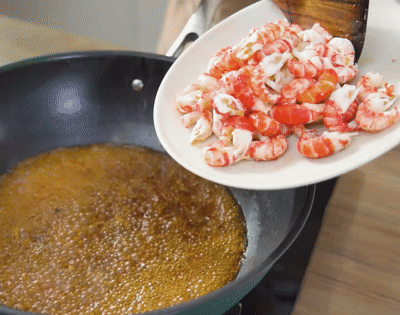 好吃|当小龙虾遇上盖浇饭，好吃到盘子都舔干净了！——小龙虾盖浇饭