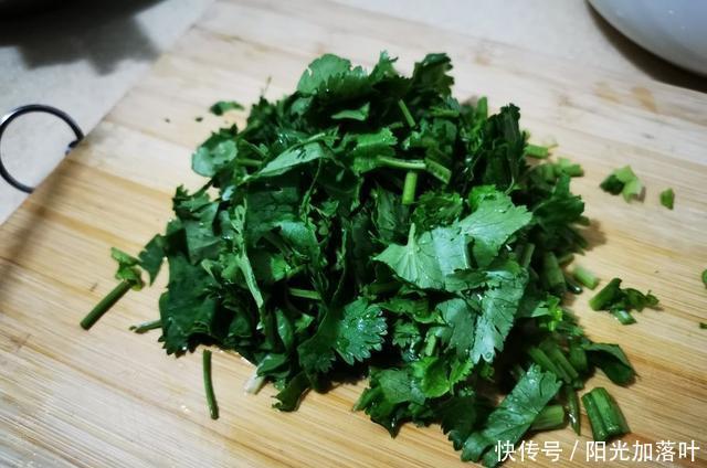 荠菜馄饨|这道美食我家经常做,做一次能吃好几顿,简单方便又美味!