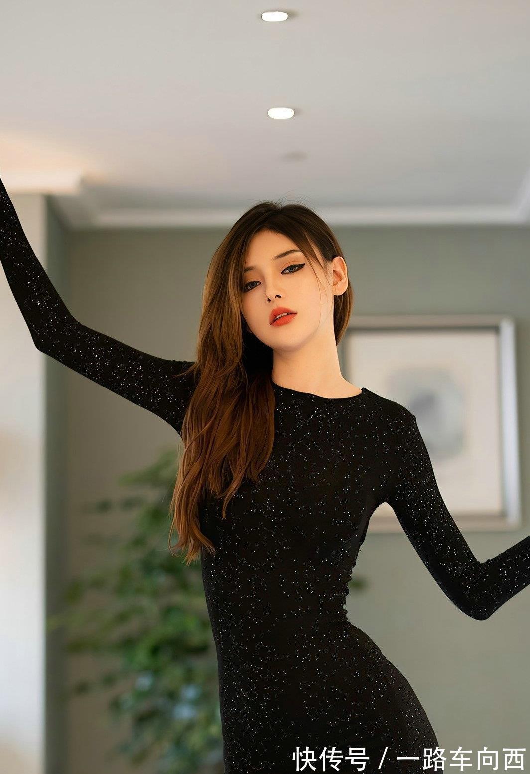 小姐姐|小西装又飒又帅,内搭黑色短裙,清凉时尚又优雅有风度