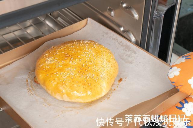 温开水|1个香蕉，1碗芝士，绵软拉丝的香蕉芝士饼就出炉啦
