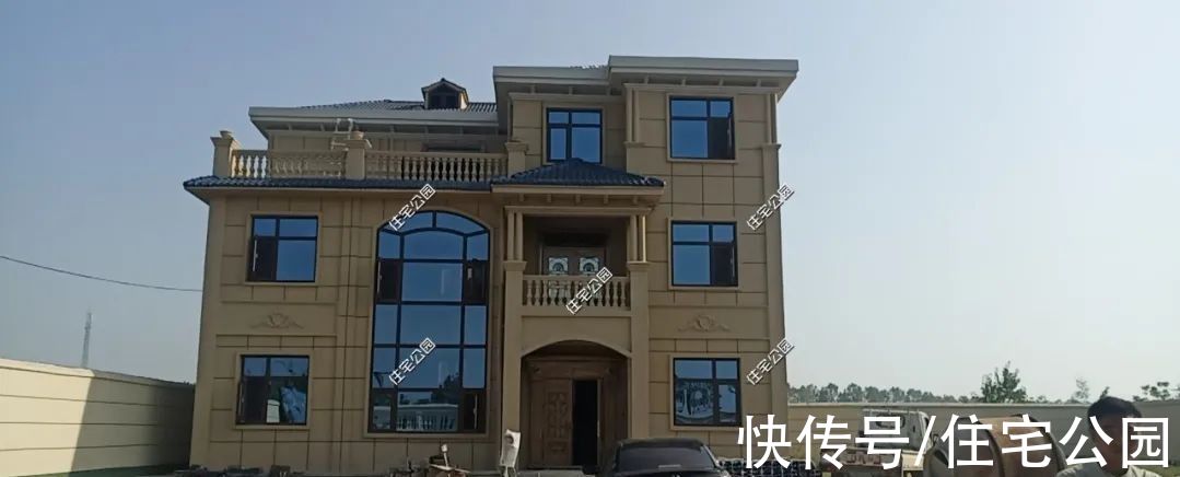 露台|河南农村10万买地，3层洋楼65万盖好，旋转楼梯配露台简直完美