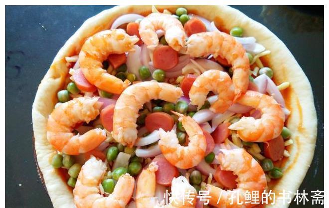 披萨饼|一家四口的早餐,吃披萨最过瘾,有肉有菜还有饼,老公孩子抢着吃