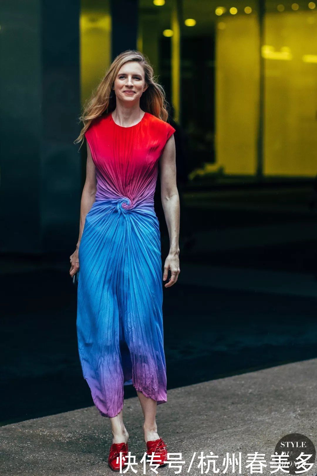 衣品好的女人,从不用力过猛