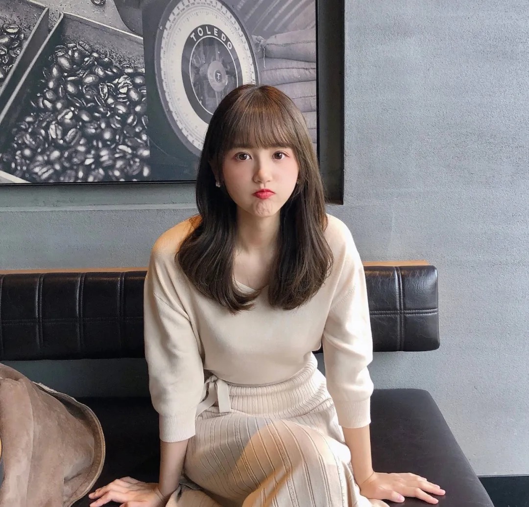 文艺|街拍时尚组图:浙工大学校花徐依莎,文艺与知性的美集于一身