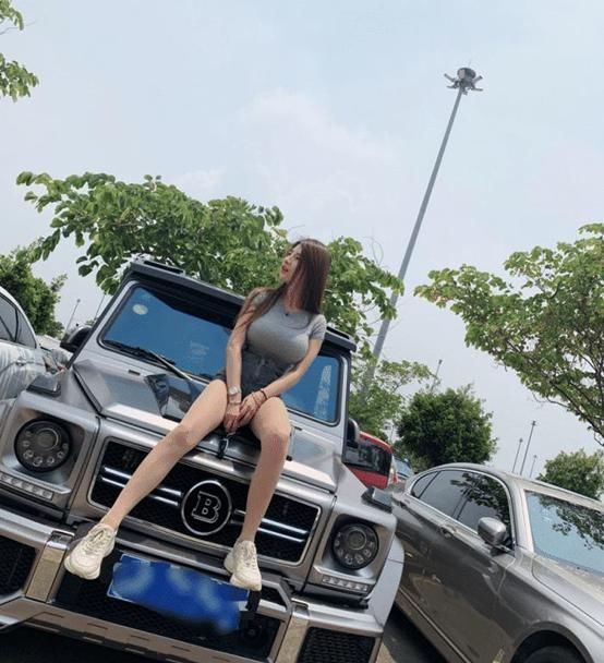 潮流清纯美女小姐姐,妩媚洒脱,超甜美