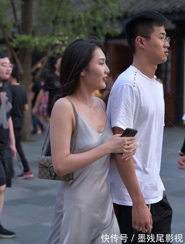 丝质 垂感十足的丝质礼服,清新舒适高级,纹理分明,真爱!