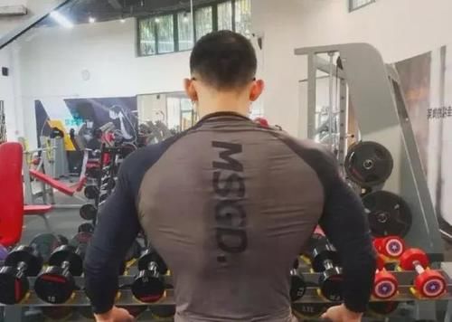 动作|肌肉男“背影杀”，原来可以如此性感！