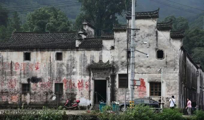 中国最牛的豪宅一幢房子一千根柱子晴不见日，雨不湿鞋