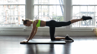 右腿|模特界的“狂野女郎”乔丹·卡佛,拥有傲人的围度,身材凹凸有致