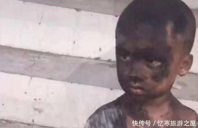 妈妈|幼儿园放学后,有2个孩子一直无人认领,亲妈瞅了十分钟都没认出