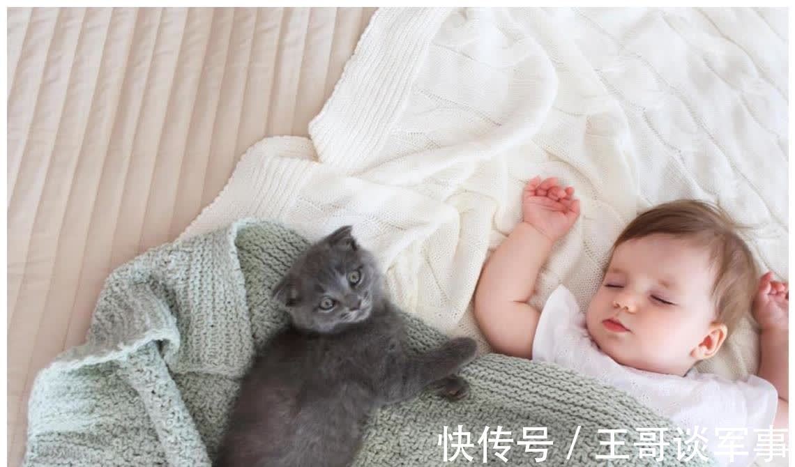 宝爸|不同“睡姿”可能暗示了孩子不同性格,如果是第3种,宝妈要注意
