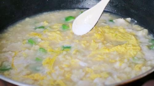 做疙瘩汤用水和面就错了,换成它,疙瘩又小又匀还劲道,吃不够