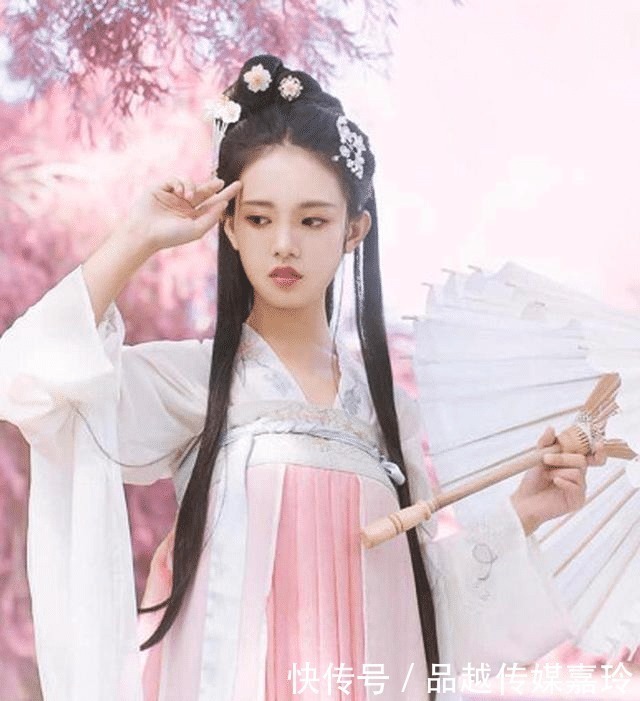 中国女孩在日本穿“汉服”上下班,当地人:简直和仙女一般!