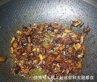 五花肉红烧梅干菜香菇的做法