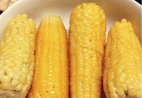中老年人|每天吃1节玉米,坚持2周,3个好处收入囊中,后悔没早点吃!