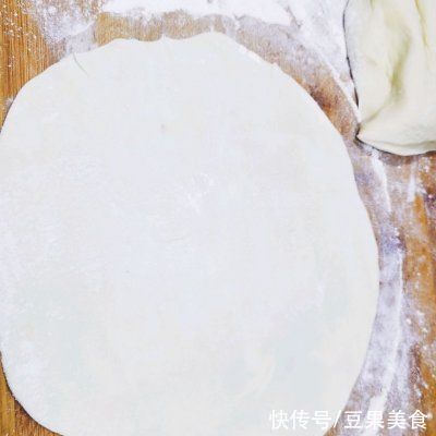 正宗地道的简单易学葱油饼做法，速来围观