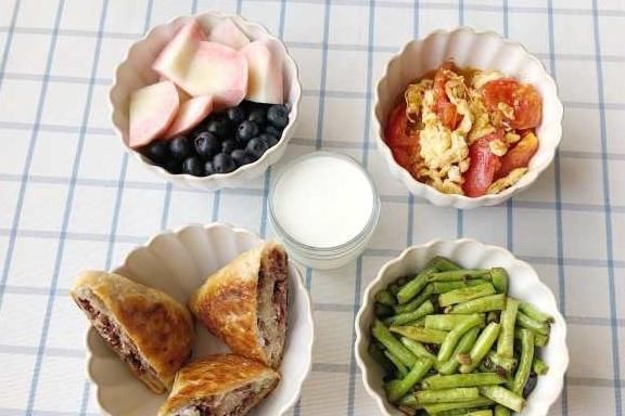 营养均衡|夏季，一家三口的早餐，连续7天不重样，营养均衡，网友：想蹭饭