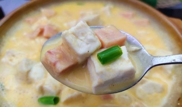 咸蛋黄豆腐煲,汤汁金黄浓郁,豆腐嫩滑,看着都流口水
