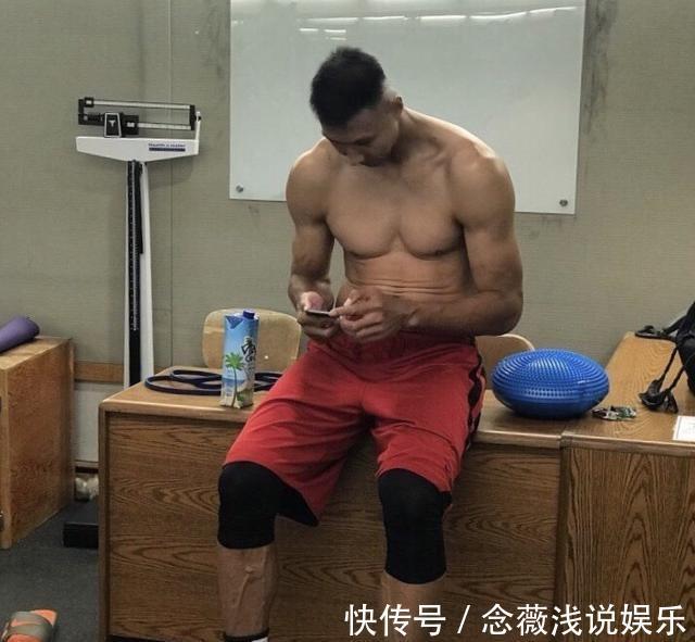 球员|詹姆斯推轮胎，易建联推轮胎，周琦推轮胎，没有对比就没有尴尬