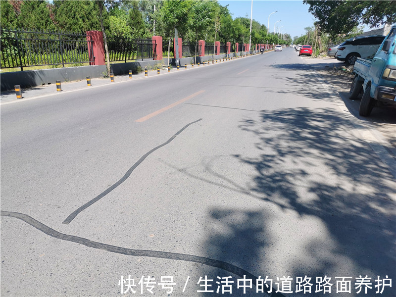 裂缝|沥青路面贴缝带助力公路裂缝养护施工