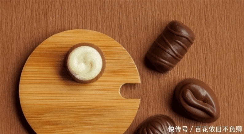黑巧克力|吃了25年巧克力，才知道上面的凹槽是干什么用的，原来一直误会了