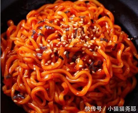 泡面|去海底捞自带1份泡面,被迫签“免责协议”,服务员我们也无奈