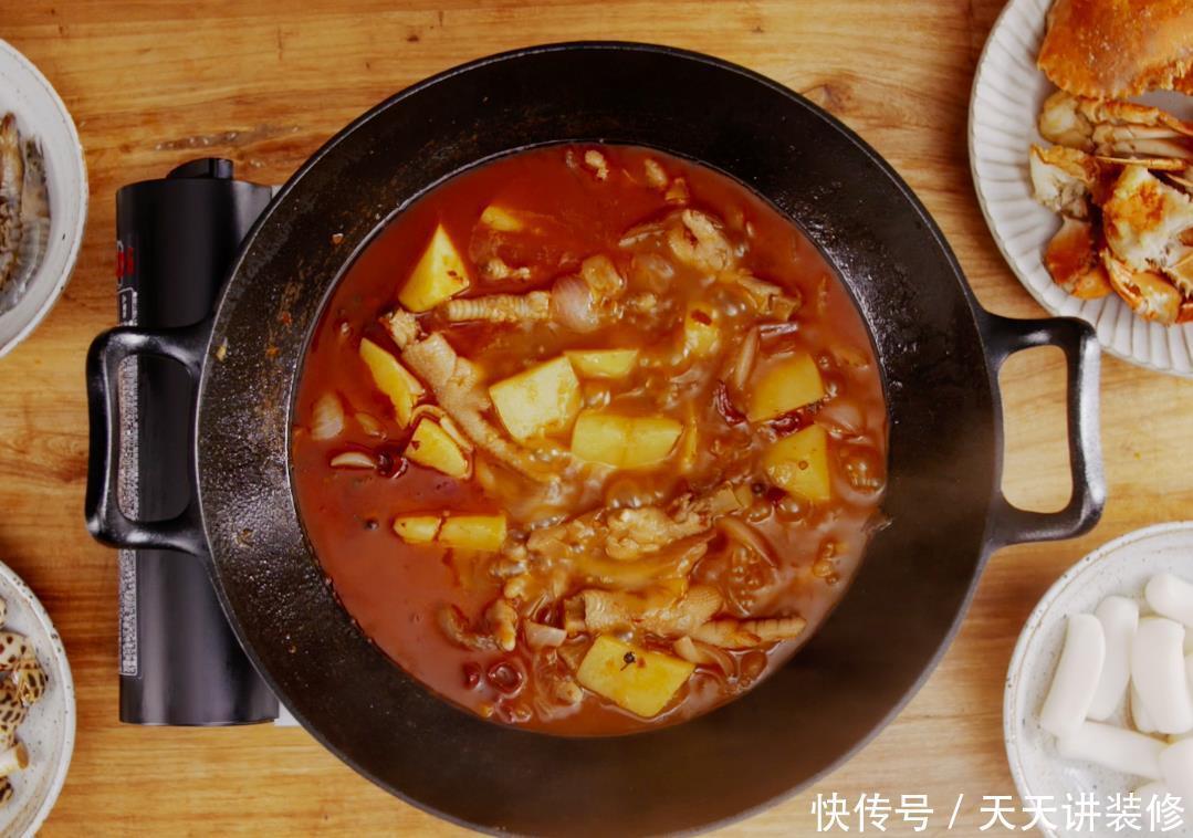 汤汁|一种你没吃过的鸡爪做法,豪华海陆双拼,汤汁都是浓浓暖意,鲜!