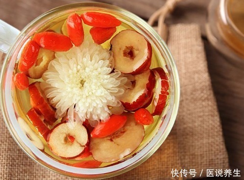 年龄大了,血管“堵了”?黄芪搭配它泡水喝,排出血毒,预防血栓