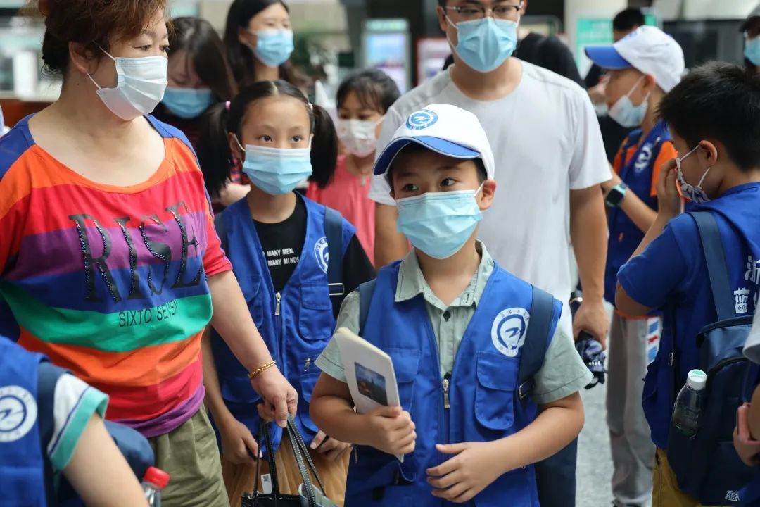 话剧|蓝媒小记者探班著名导演赖声川首部亲子剧《蓝马》