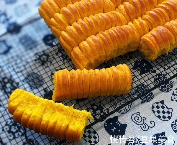 你和幸福就差这一份毛毛虫南瓜全麦排包