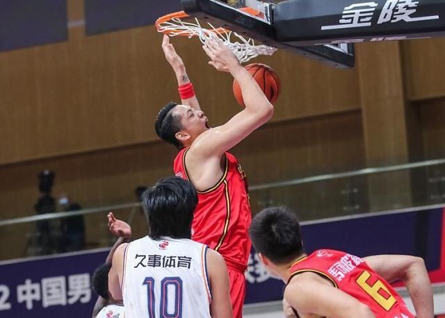 深圳|10投全中砍双20送6盖帽!深圳大鸟杀疯了 在场赢28分让李春江无奈