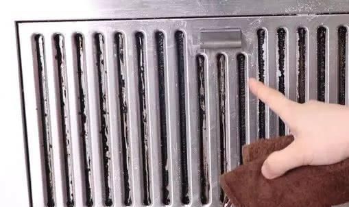 油烟机上放一个土豆，原来这么厉害效果太好了，快去学学