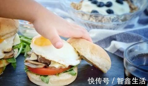 孙女|8岁女孩下巴成“马蜂窝”,5毛钱一包的辣条,还在给孩子吃么