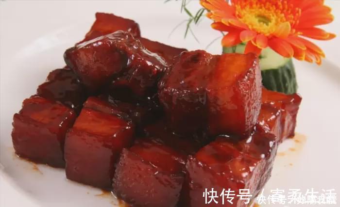 做红烧肉万万不可直接加水，这样等于毁了一锅肉，大厨来教你3招