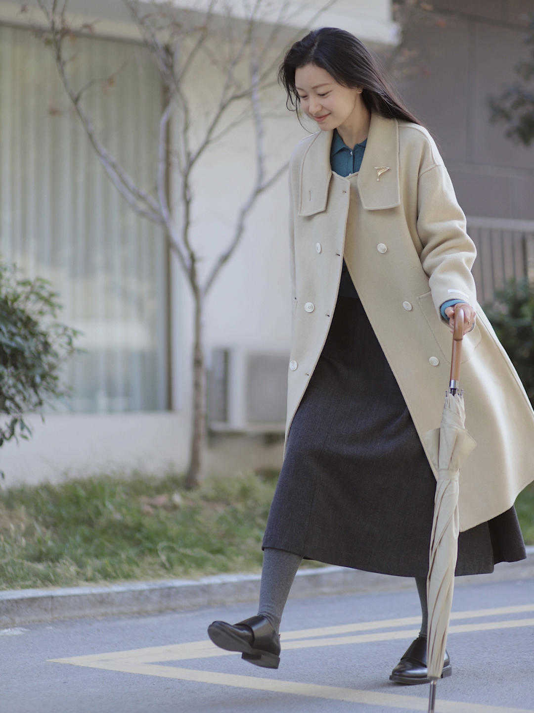 白裤子|最近又降温了,冬天大衣别老配打底裤,换种方式更保暖