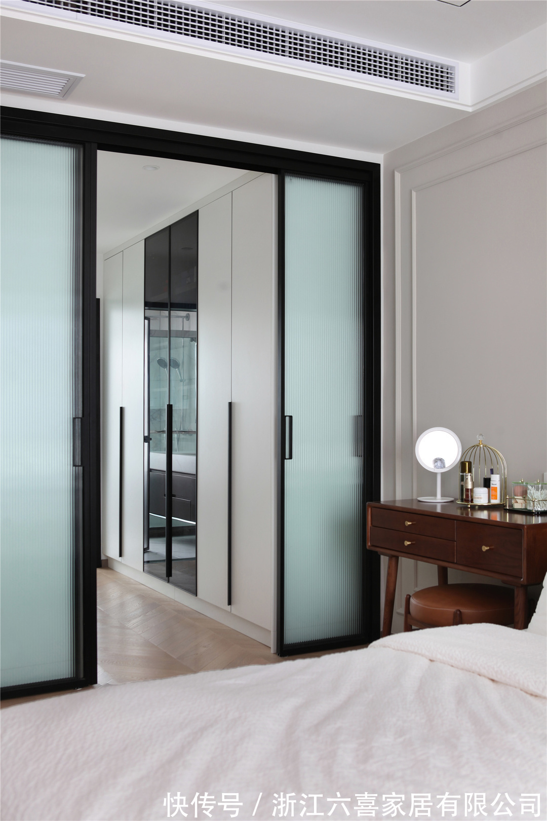 衣帽间|155平花半天也四室住宅公寓装修,三代人的生活,最美的“全家福”