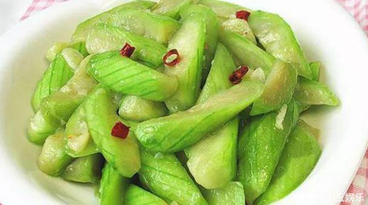 丝瓜|女性不想变老，不妨多吃以下食物，美容养颜，通肠润便，试试看