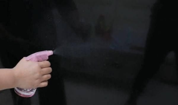 电视机屏幕|你还在用水擦电视屏幕吗只需倒点“它”擦一擦,立马洁净如新