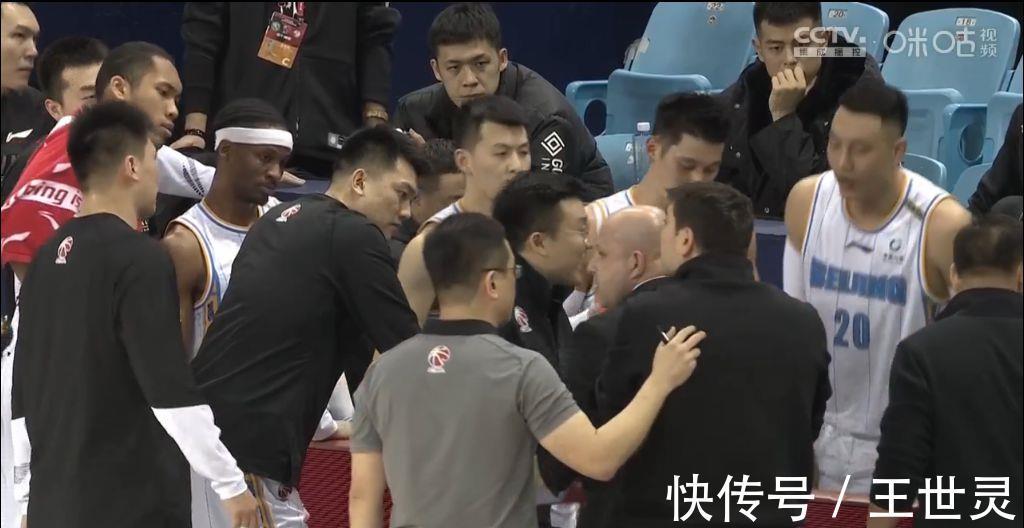 林书豪|林书豪李慕豪双双爆发,费尔德率队苦苦追赶,北京首钢59-40山西