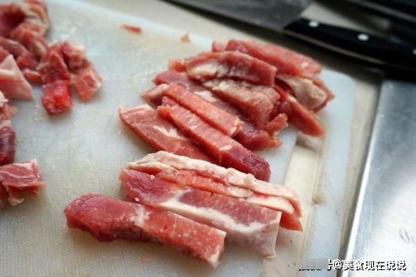  牛肉应该怎么上浆？大厨教你一种方法，肉质鲜嫩又有弹性