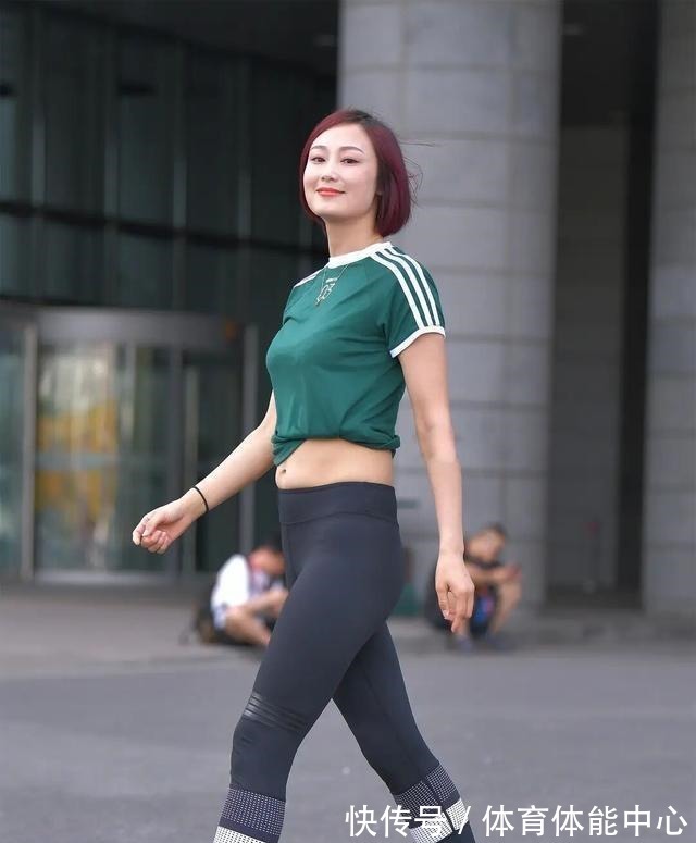 包臀型 清秀可人的瑜伽裤美女,简单搭配就能让造型美感进阶,显瘦增高!
