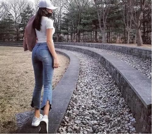 牛仔裤|紧身牛仔裤尽显完美身材，可性感可清纯，魅力不打折！