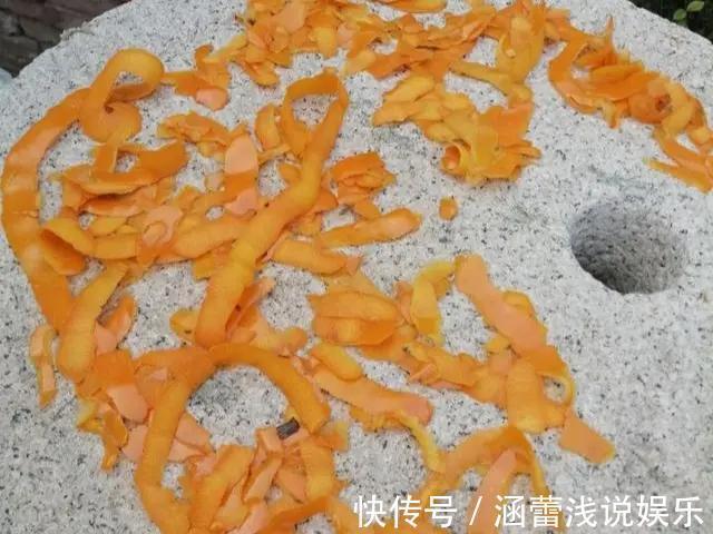 家里柿子太多怕放坏，教你一招快速成干，柿饼香甜柔软有嚼劲