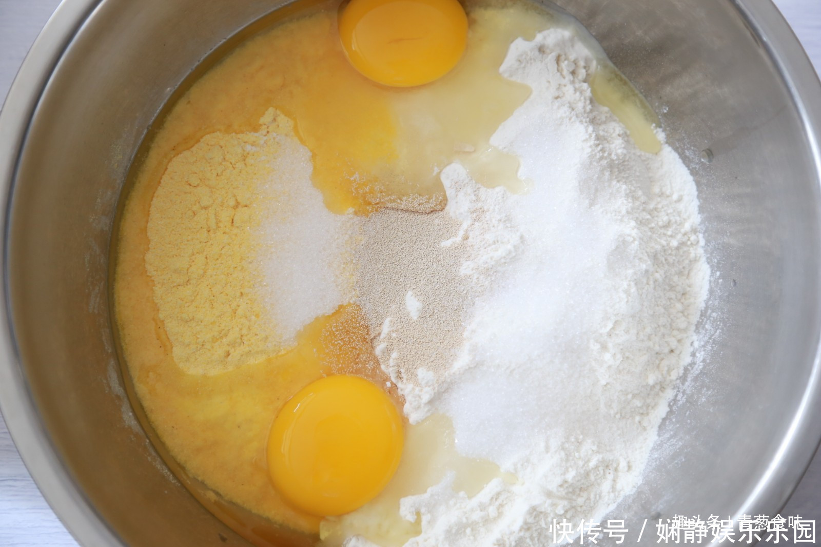  早餐|早餐学着做粗粮，制作简单不加水，香甜松软有营养，全家人都爱吃